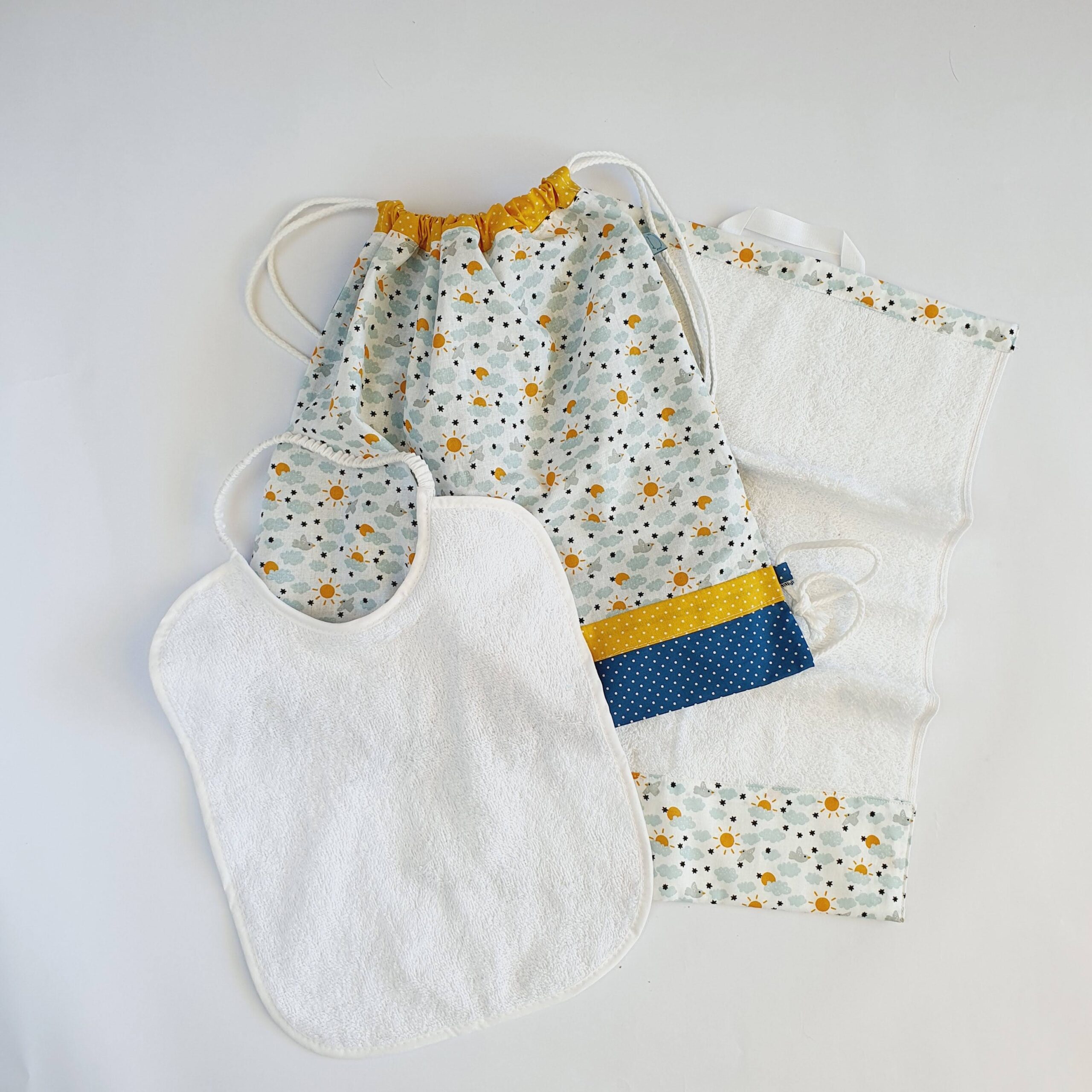 Set asilo personalizzato sole e nuvolette